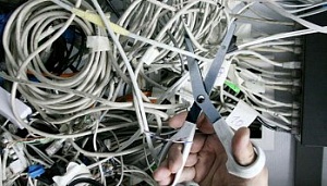 В Москве хотят срезать сотни воздушных кабелей интернет-провайдеров